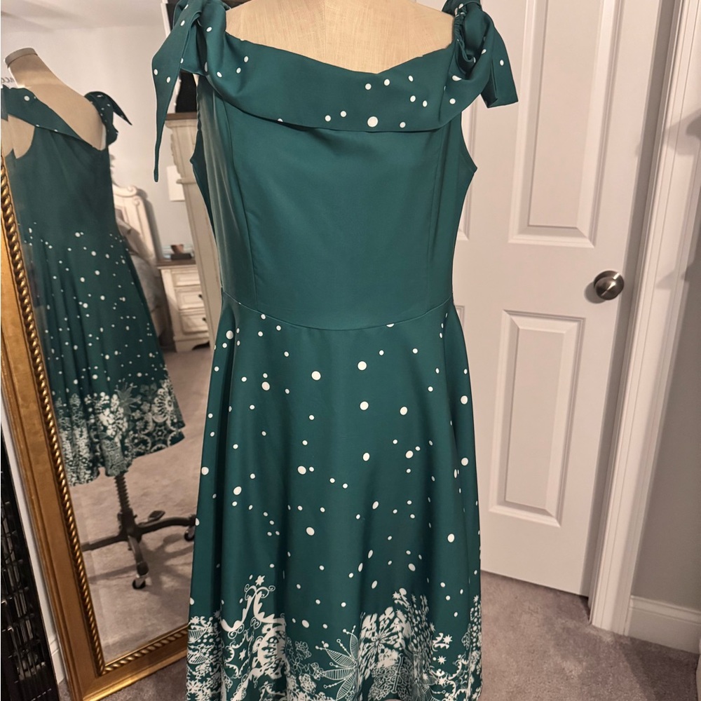 Chic green Sleeveless Dress with snowflake Accents holiday Christmas wear